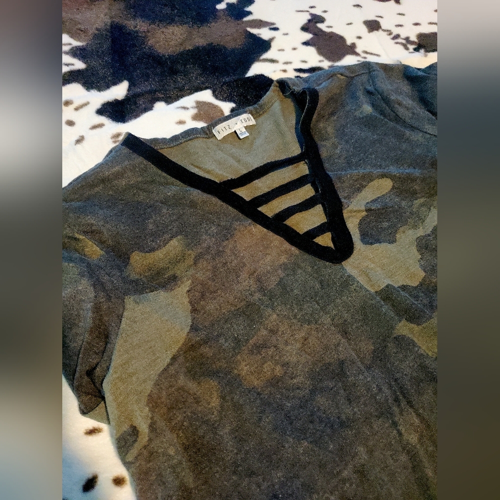 Buckle Brand Camo Vneck Top